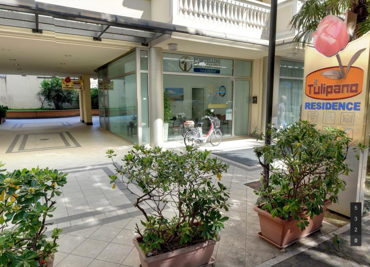Residence Il Tulipano Riccione Eksteriør billede